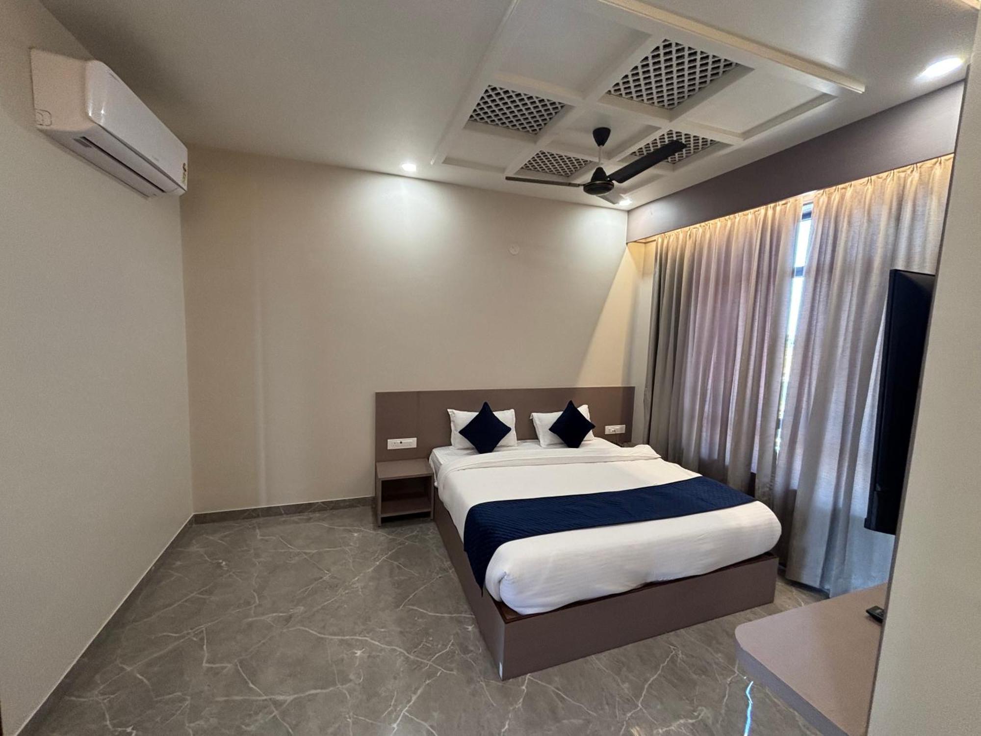 Hotel Sisodiya Palace Khatu Bagian luar foto
