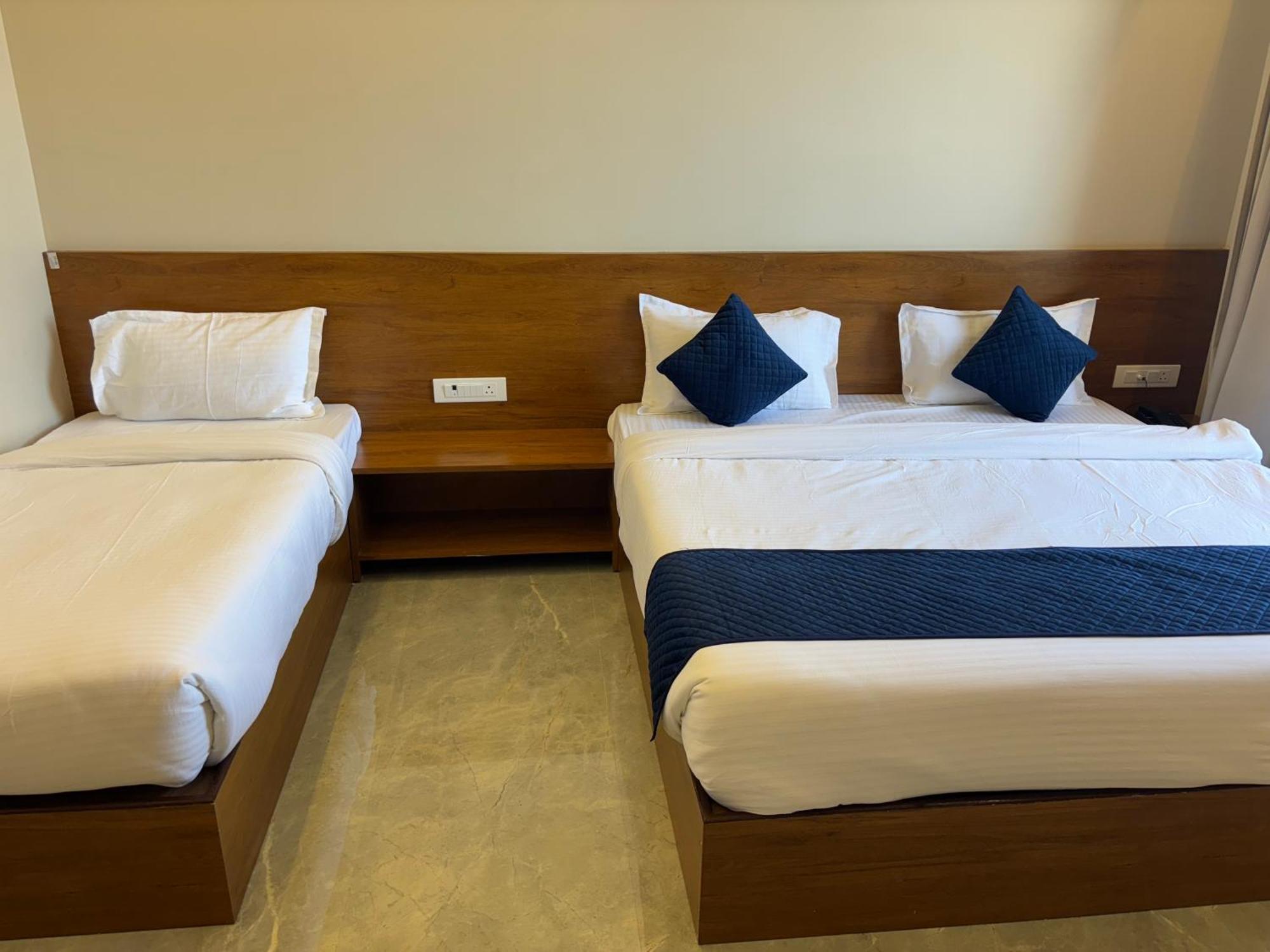 Hotel Sisodiya Palace Khatu Bagian luar foto