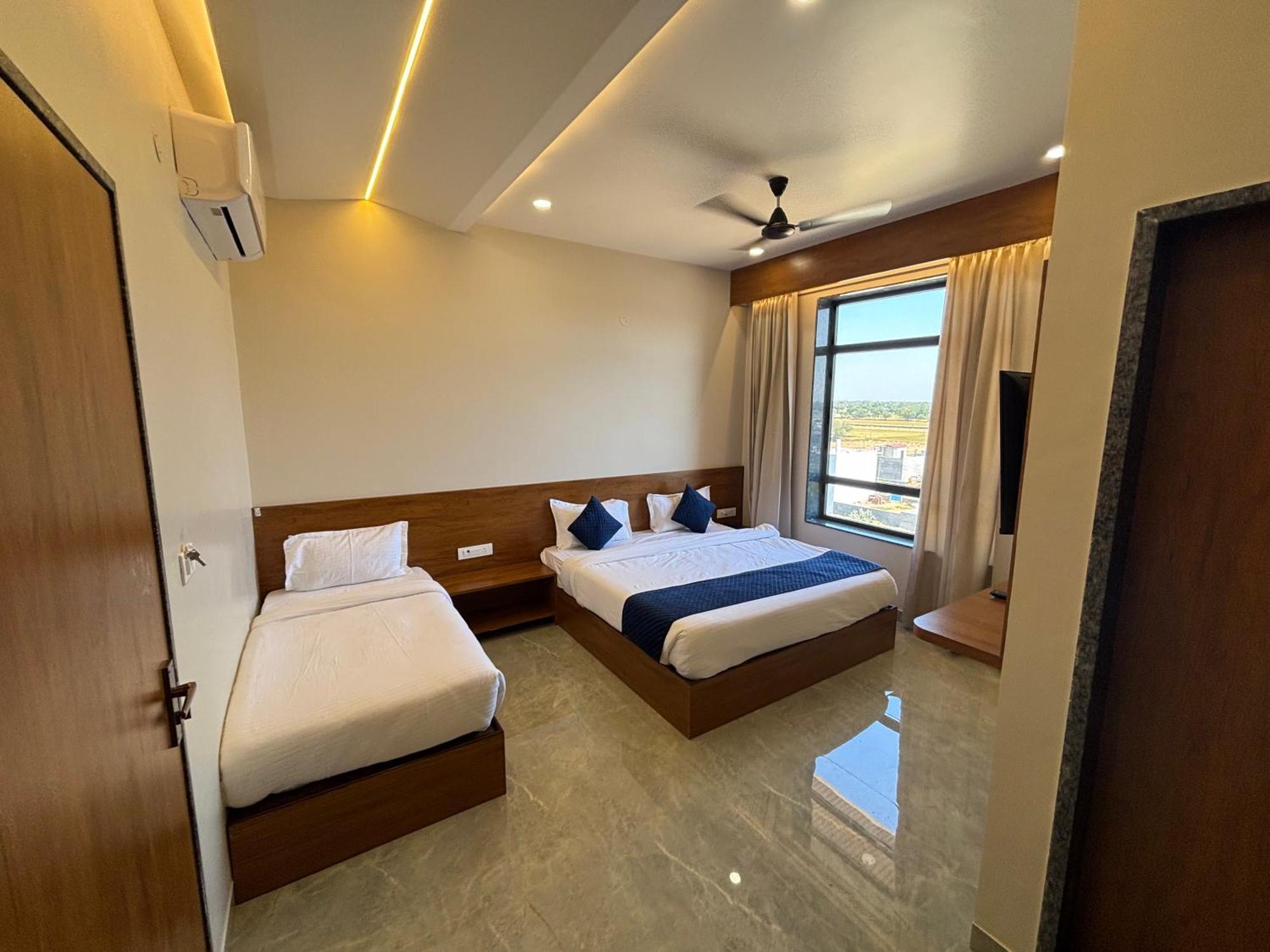Hotel Sisodiya Palace Khatu Bagian luar foto