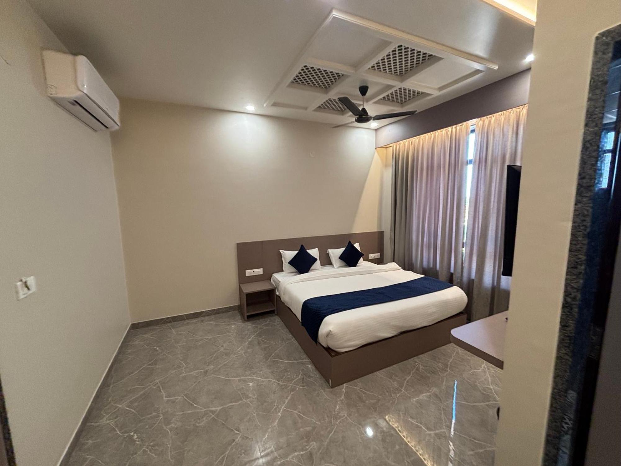 Hotel Sisodiya Palace Khatu Bagian luar foto